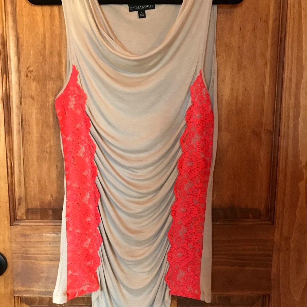 Scoop neck lace edge tank